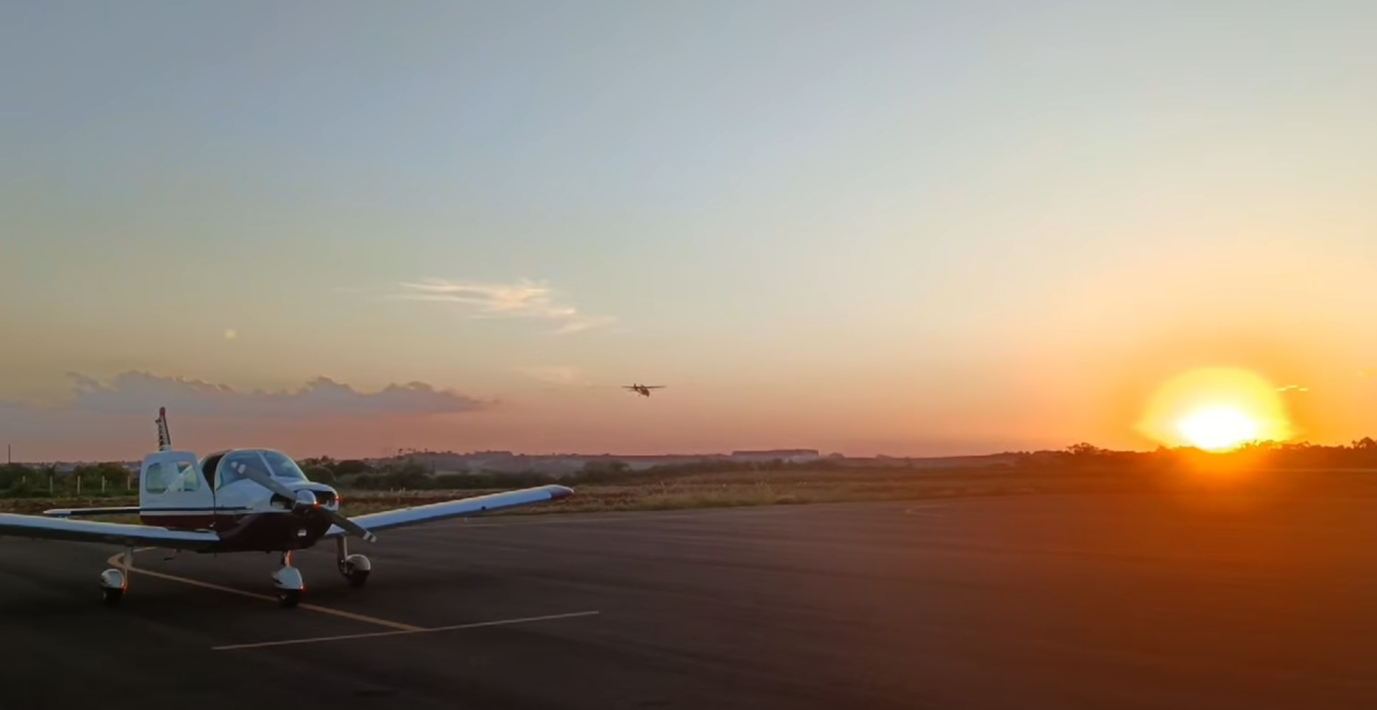 Avião adaptado para propaganda