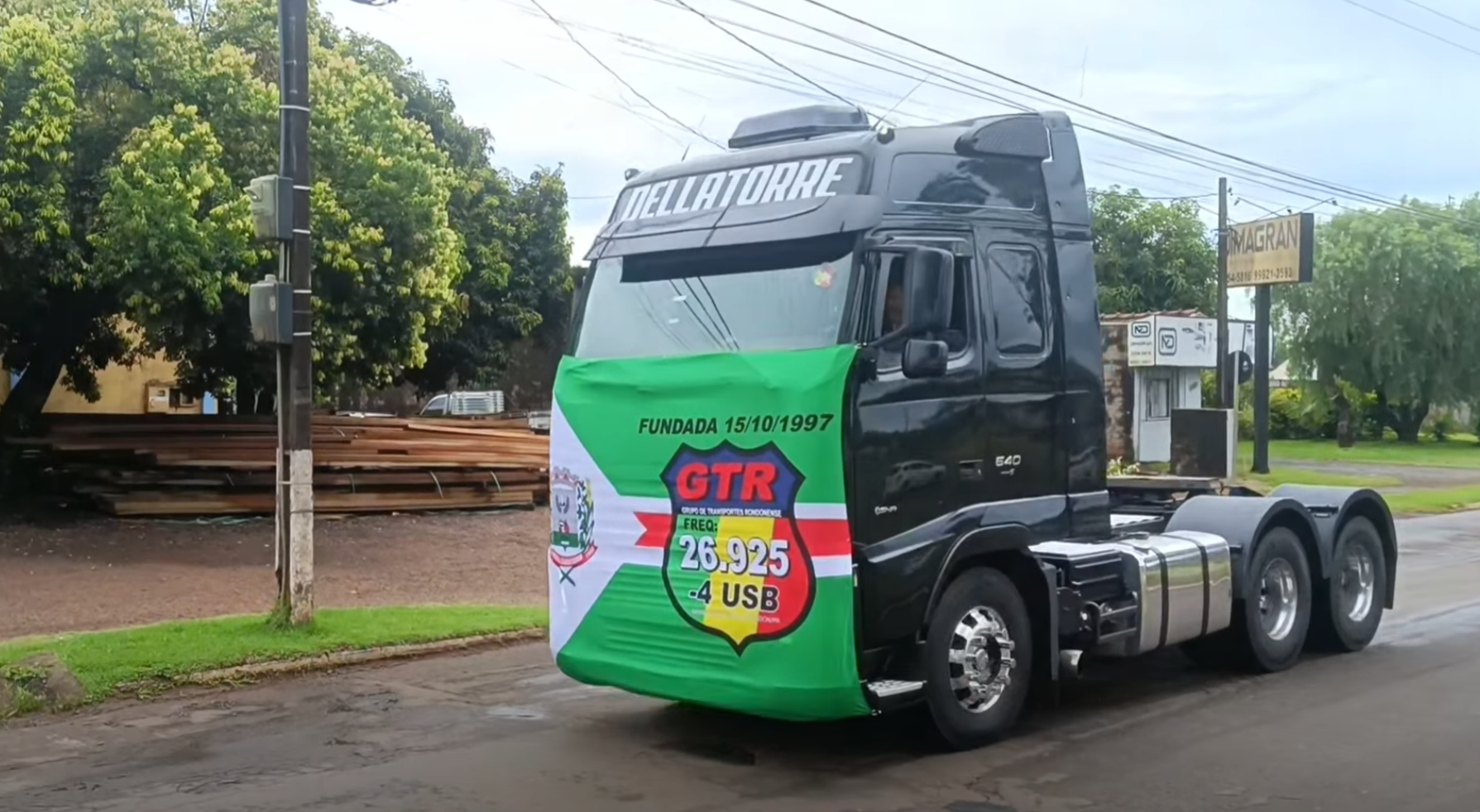 Grupo de transportes rondonense realizou na manhã deste Domingo às 10h30 uma carreata em comemoração de sua fundação.