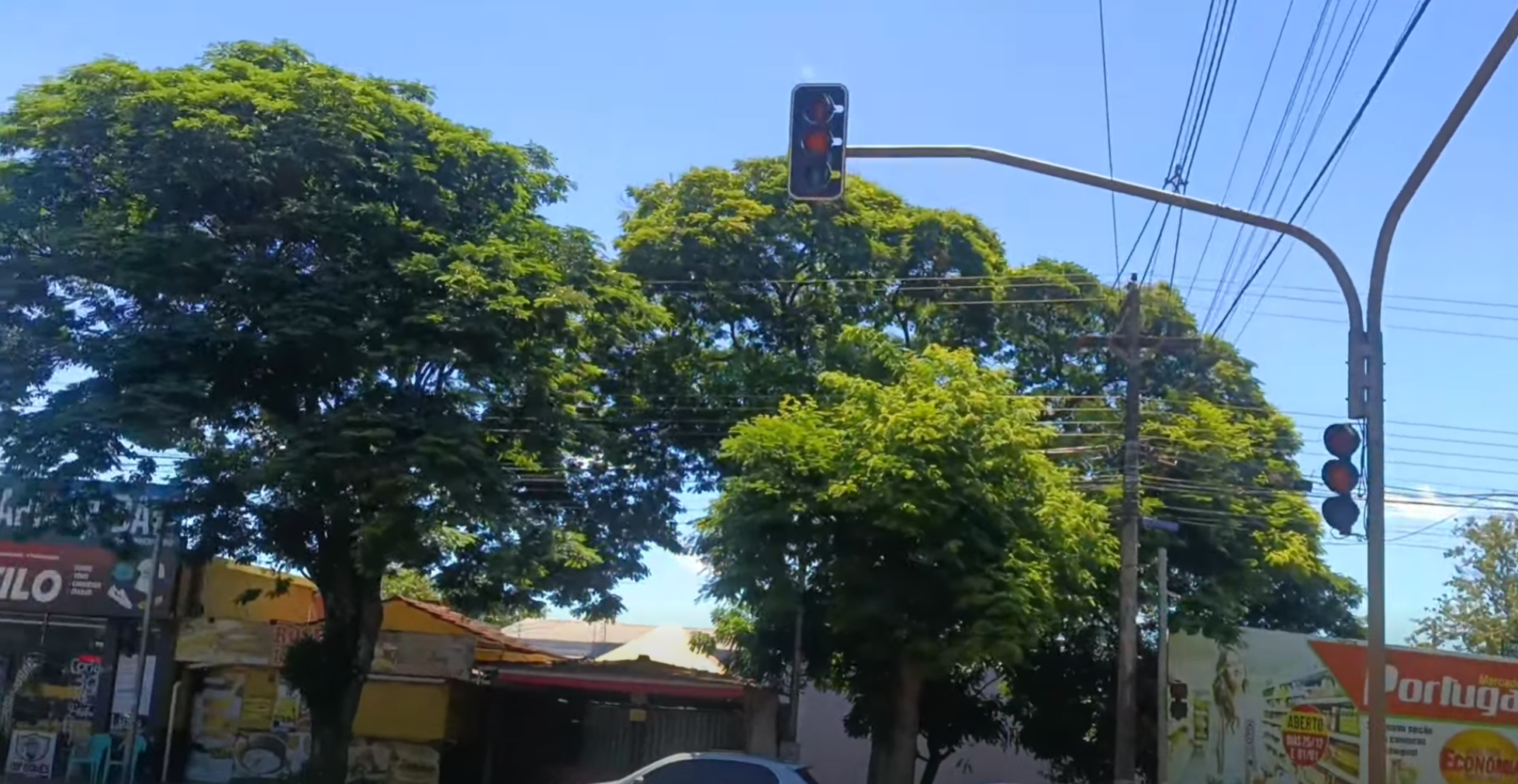 Alerta no Trânsito: Falha em semáforo na Avenida Maripá gera riscos em cruzamento movimentado