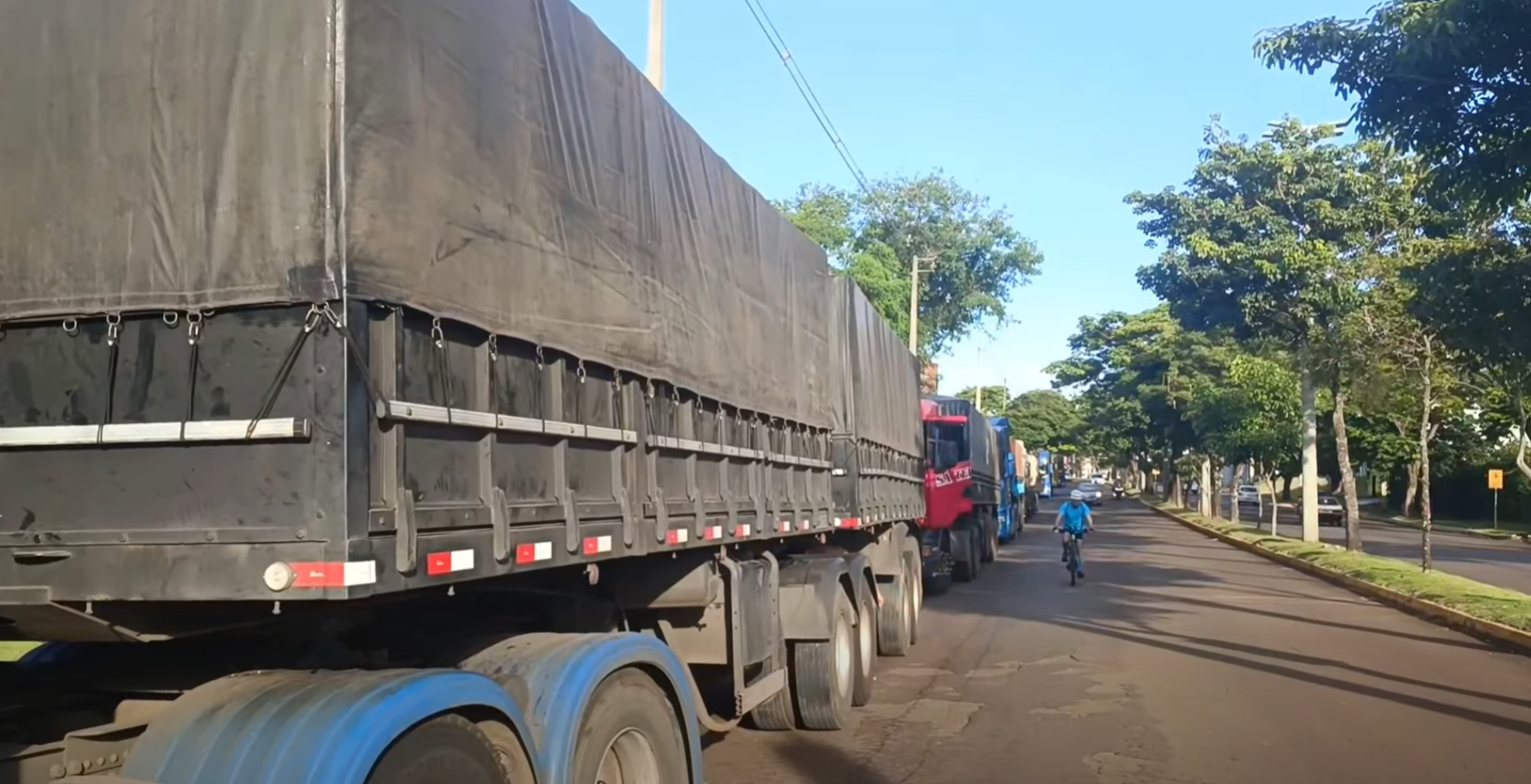 Oeste em Movimento: Safra de soja gera longas filas e espera nos silos da Avenida Írio Jacob Welp