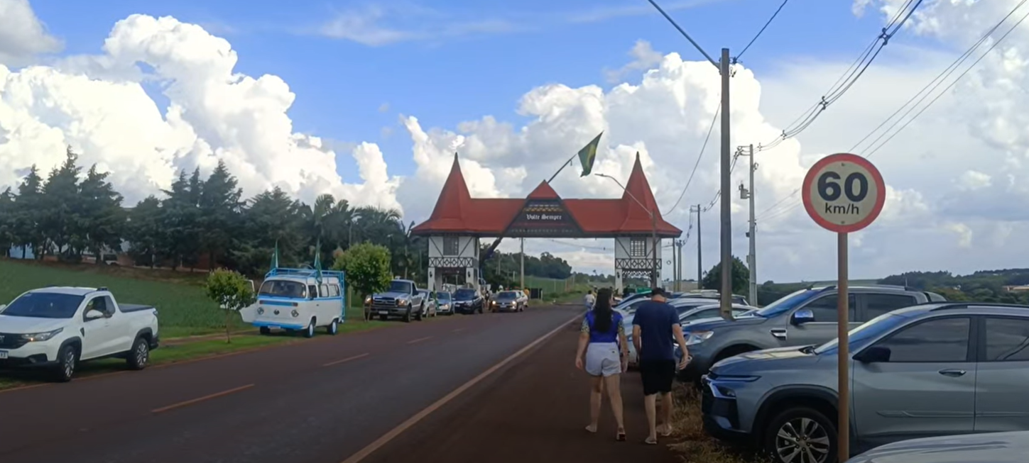 Cores da Bandeira: Veículos tomam as ruas de Quatro Pontes em iniciativa popular pacífica