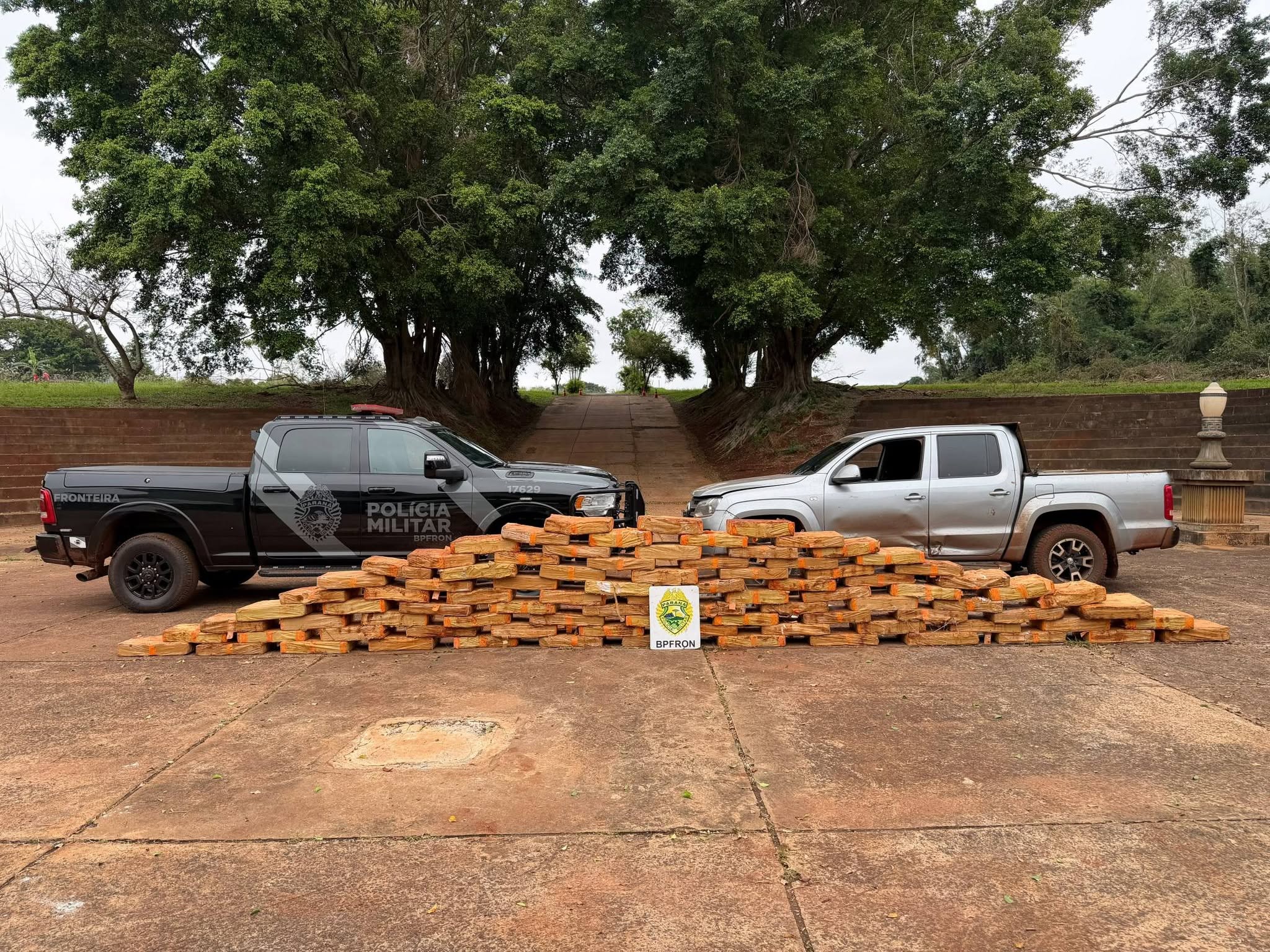Ação do Pelotão COBRA: BPFRON apreende mais de 1,2 tonelada de maconha e recupera Amarok roubada em Santa Helena