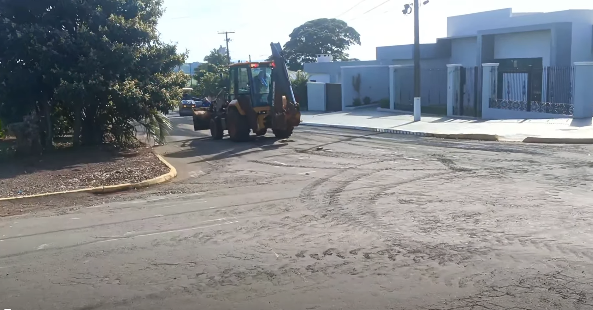 Proteção para as Ruas: Prefeitura realiza operação tapa-buracos com lama asfáltica no Bairro Alvorada