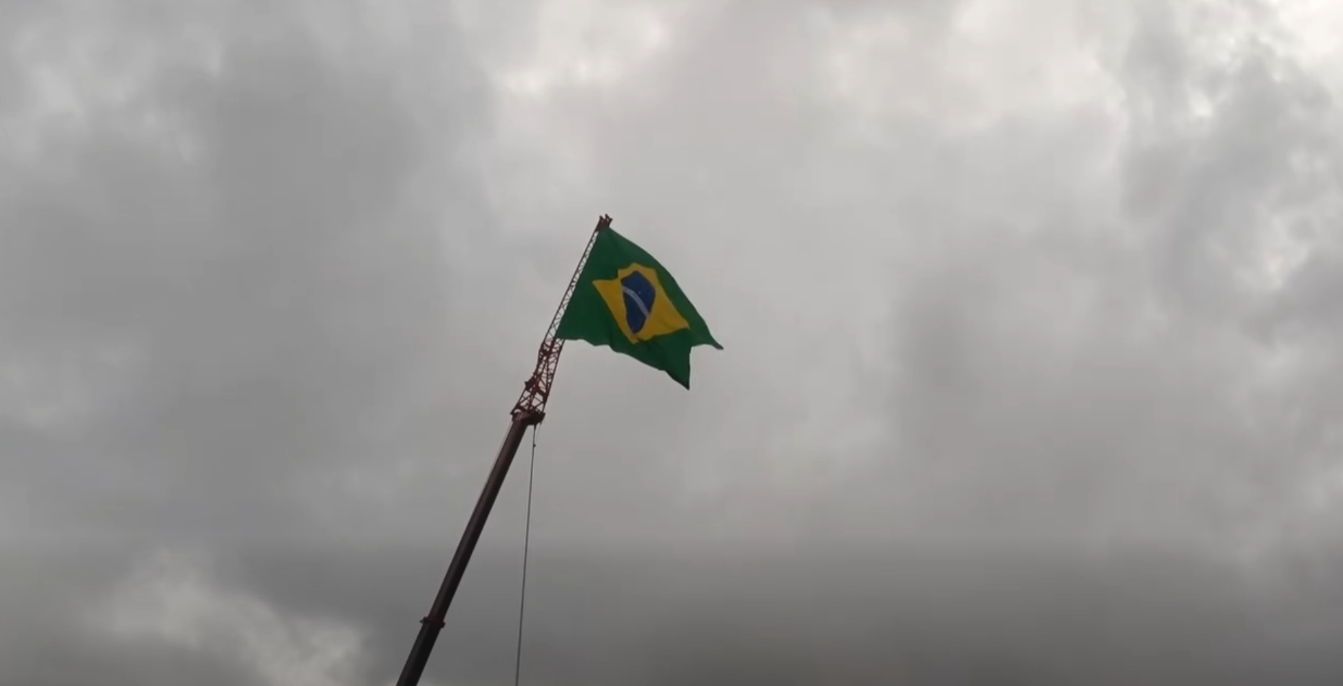 Patriotismo na Arena: Hasteamento da Bandeira do Brasil marca a abertura oficial do Rodeio na Expo-Rondon 2026